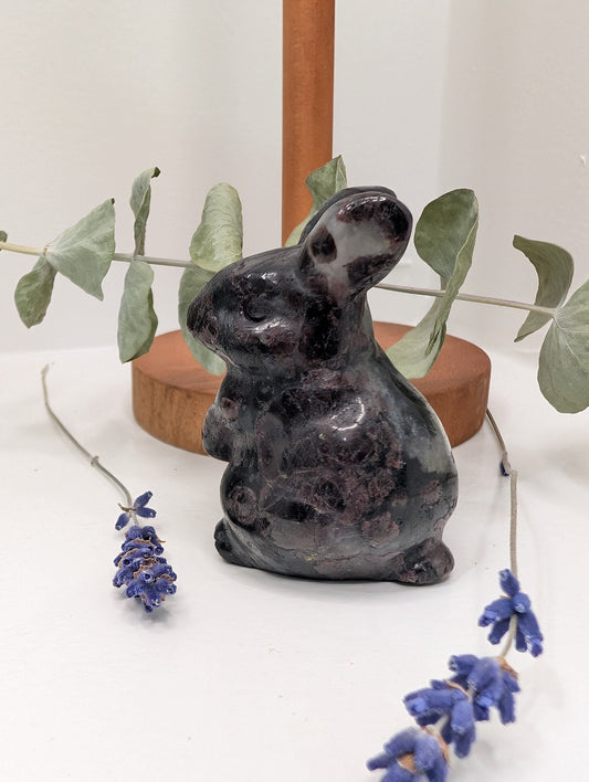 Garnet and Arfvedsonite Bunny Carving