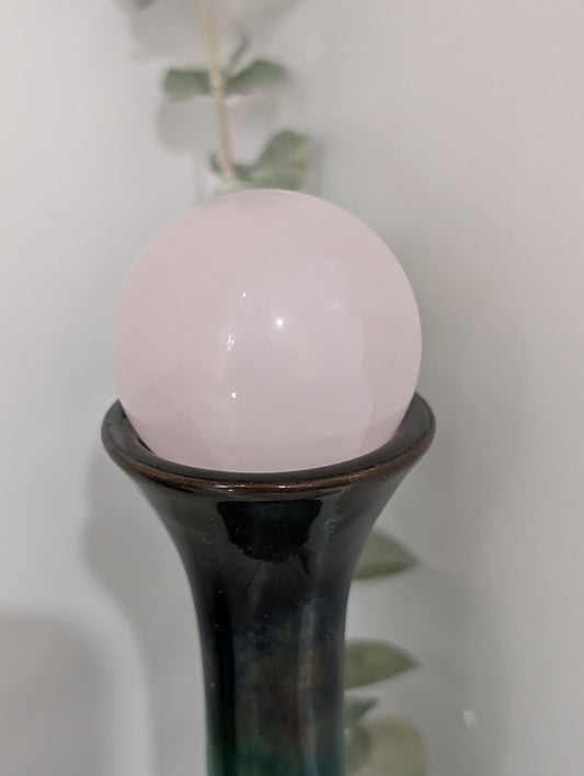 Mangano Calcite UV Reactive Sphere