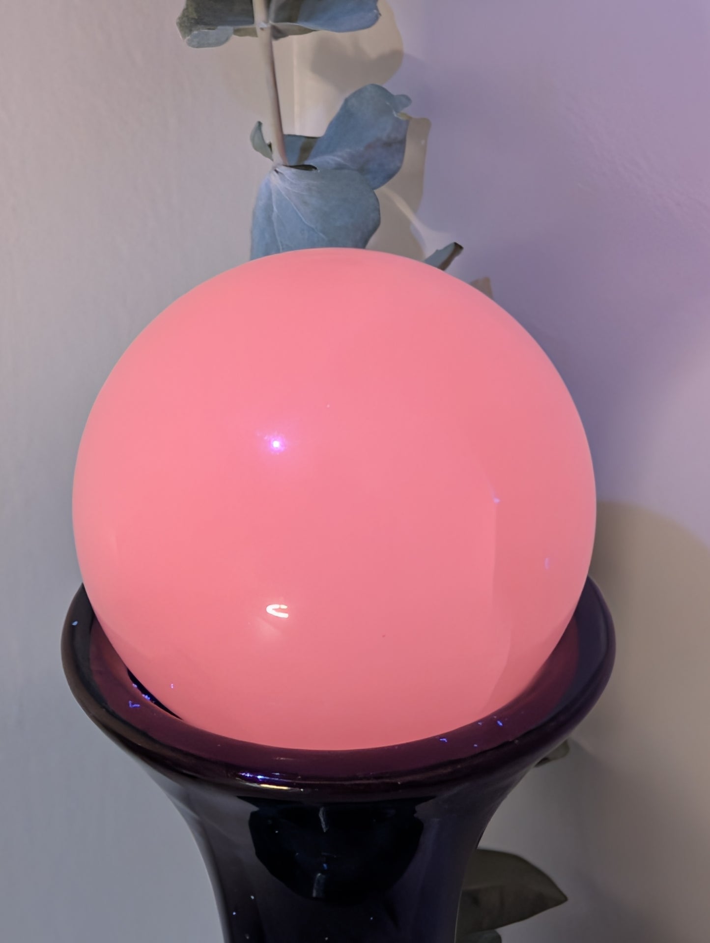 Mangano Calcite UV Reactive Sphere